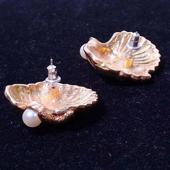 Avon Seashell Earrings Pierced Gold Tone Faux Pearl Starfish Shell Conch Beach - Picture 9 of 9